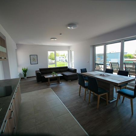 Zea Apartmanhaz Apartment Балатонфенивес Екстериор снимка