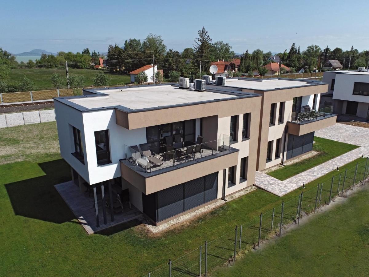 Zea Apartmanhaz Apartment Балатонфенивес Екстериор снимка