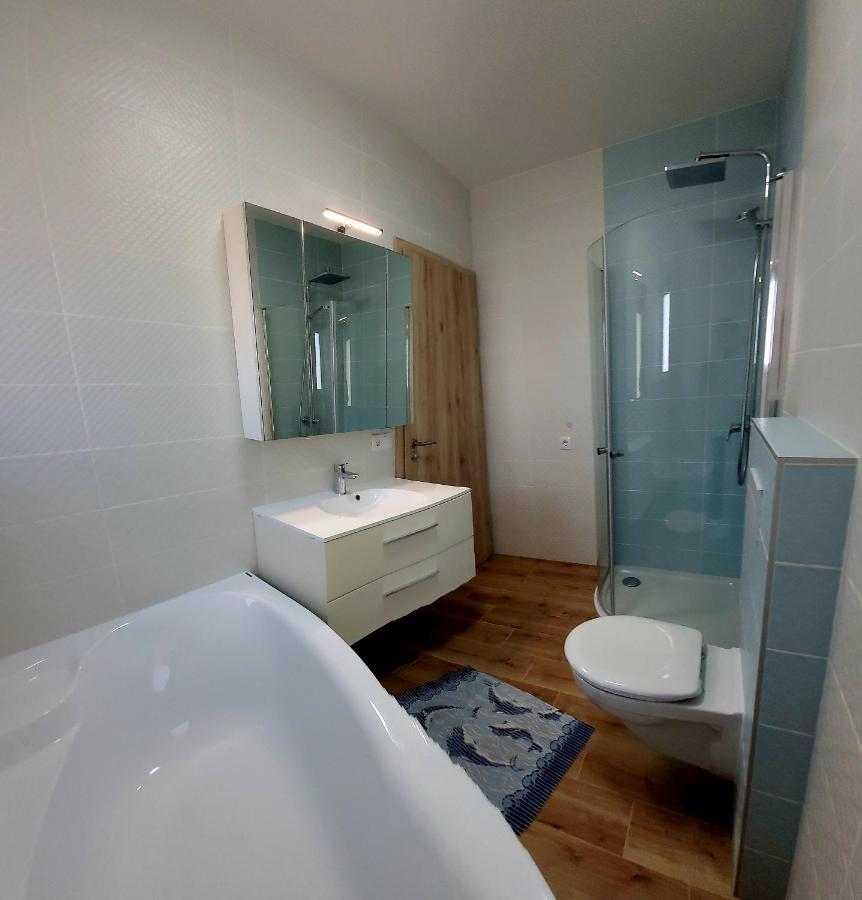 Zea Apartmanhaz Apartment Балатонфенивес Екстериор снимка