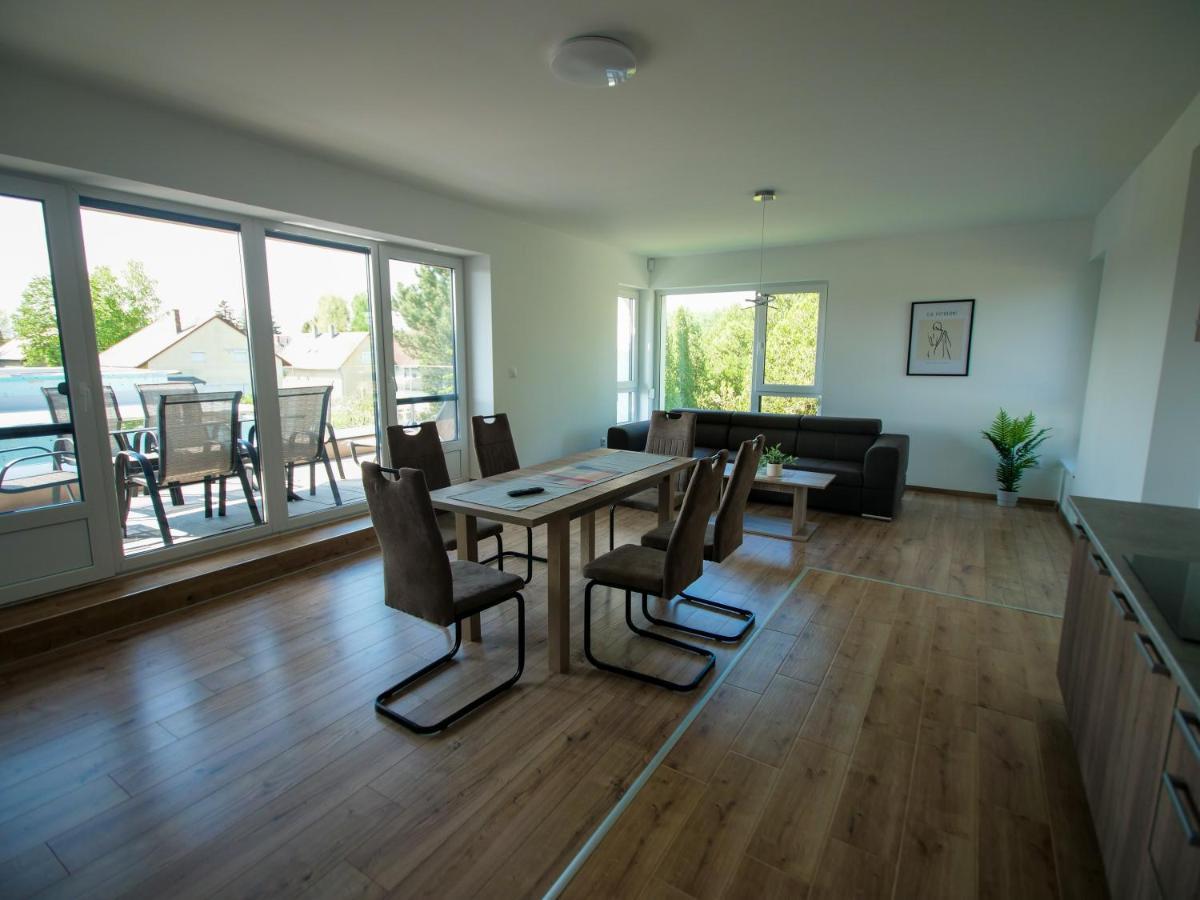 Zea Apartmanhaz Apartment Балатонфенивес Екстериор снимка