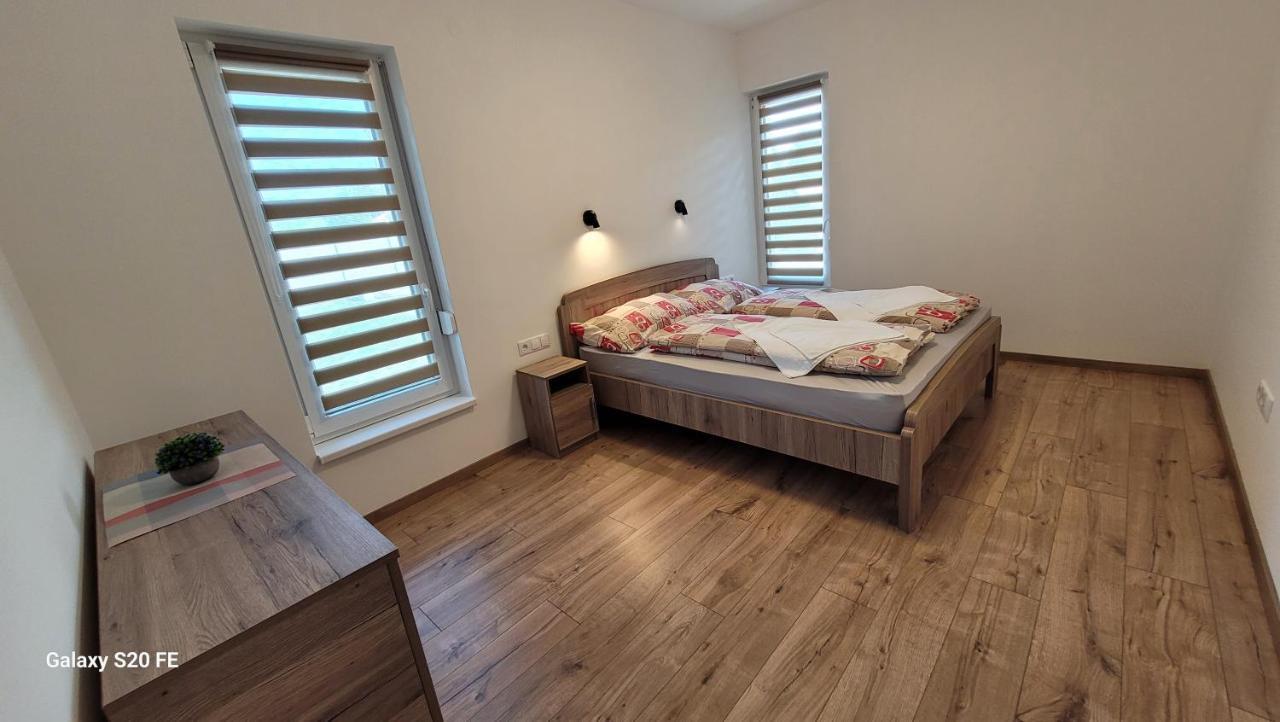 Zea Apartmanhaz Apartment Балатонфенивес Екстериор снимка