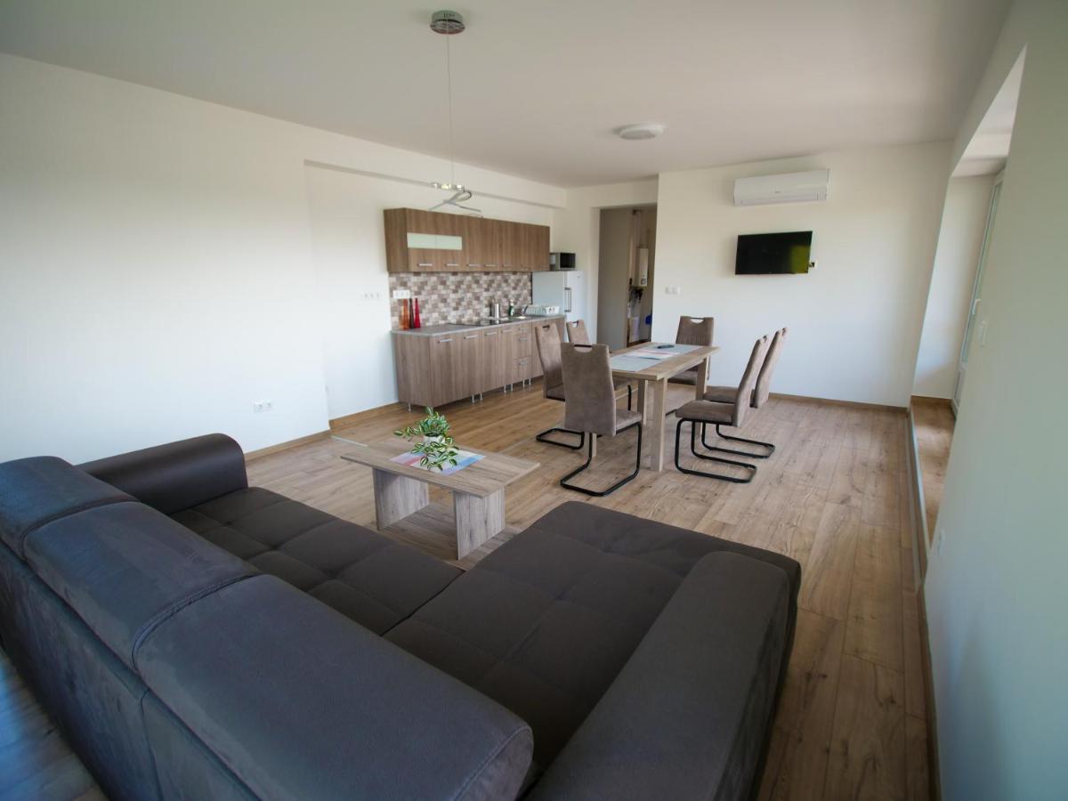 Zea Apartmanhaz Apartment Балатонфенивес Екстериор снимка