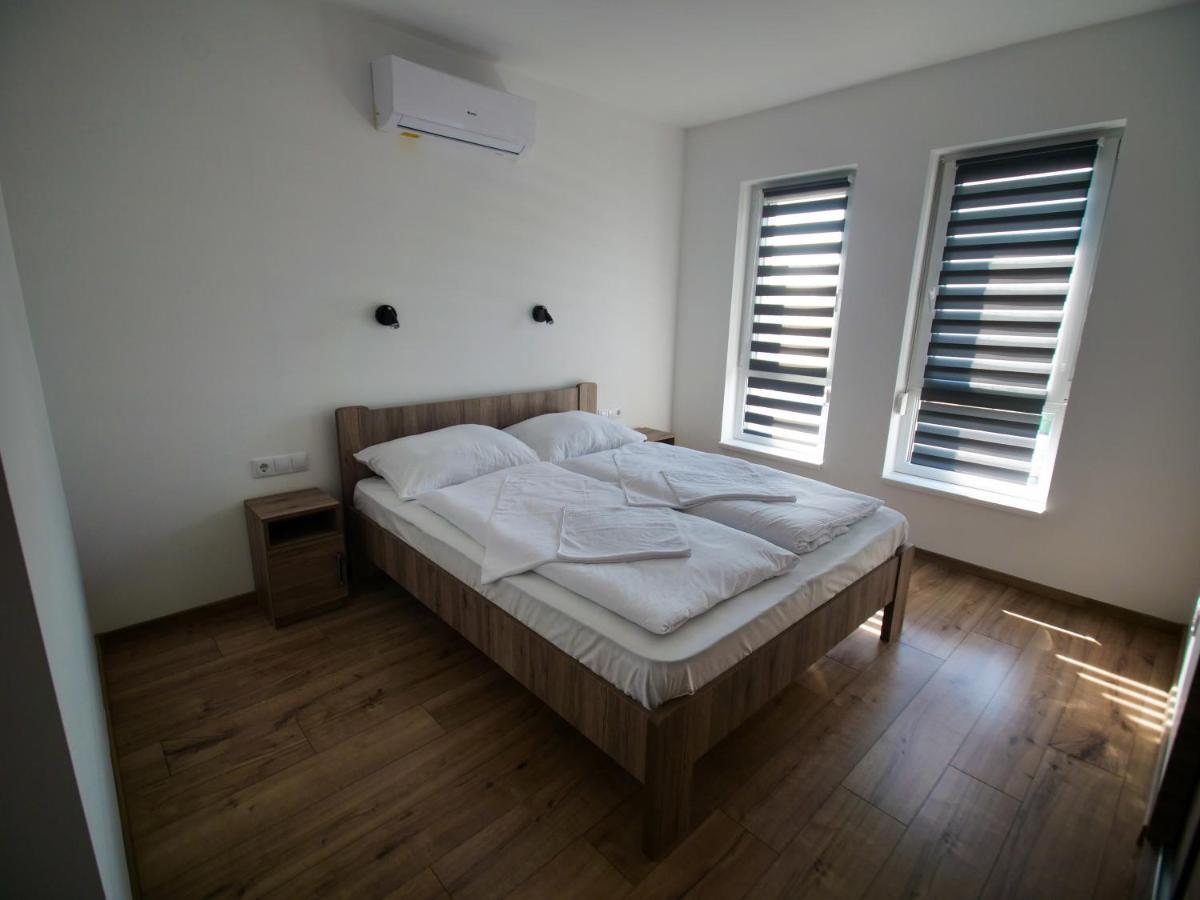 Zea Apartmanhaz Apartment Балатонфенивес Екстериор снимка
