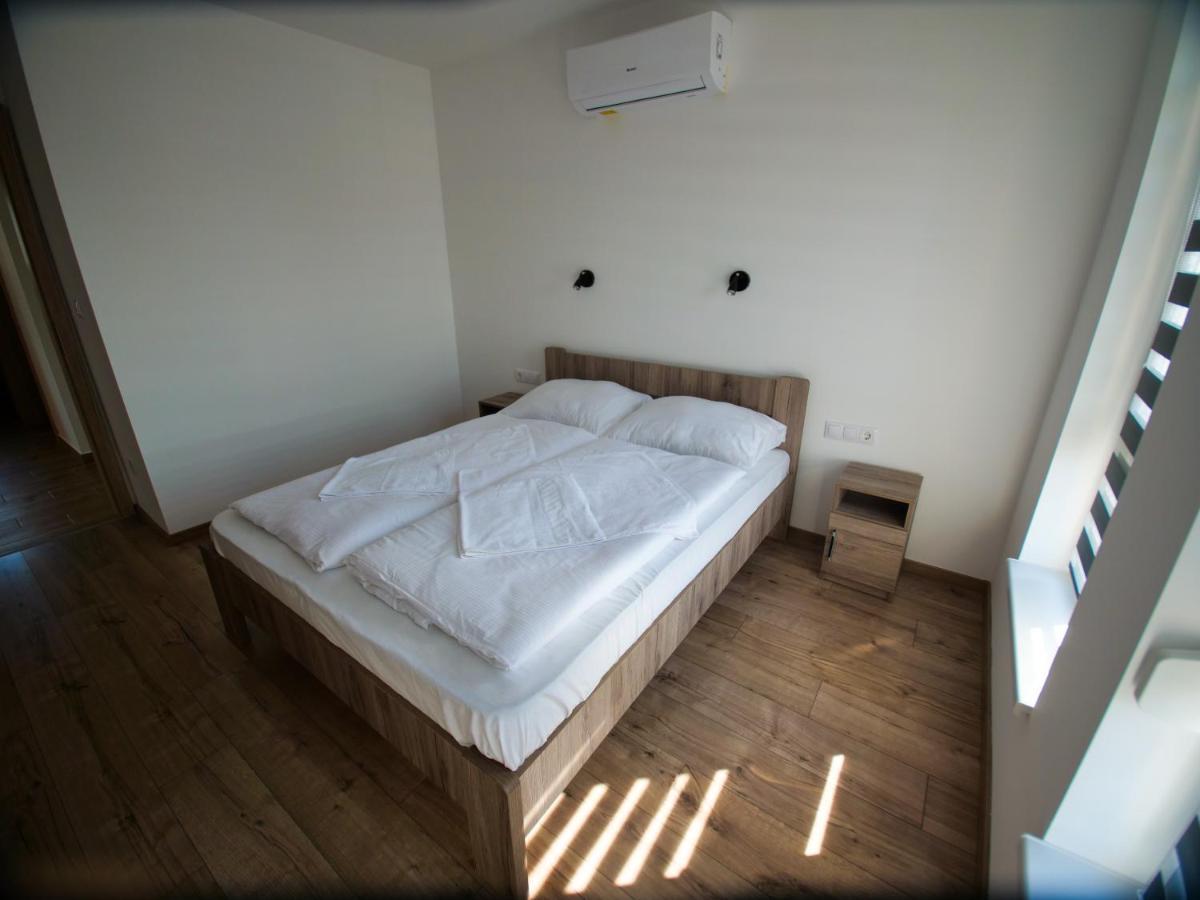 Zea Apartmanhaz Apartment Балатонфенивес Екстериор снимка