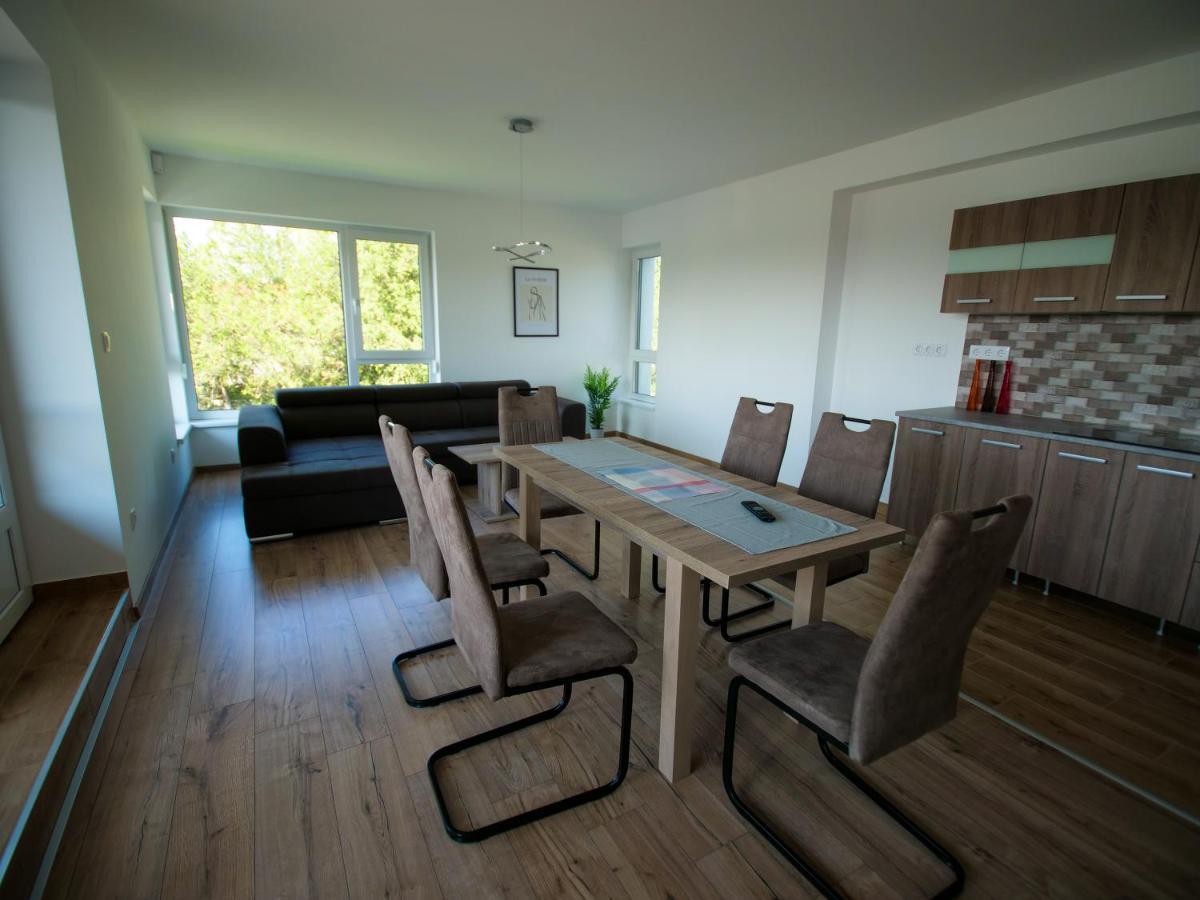 Zea Apartmanhaz Apartment Балатонфенивес Екстериор снимка
