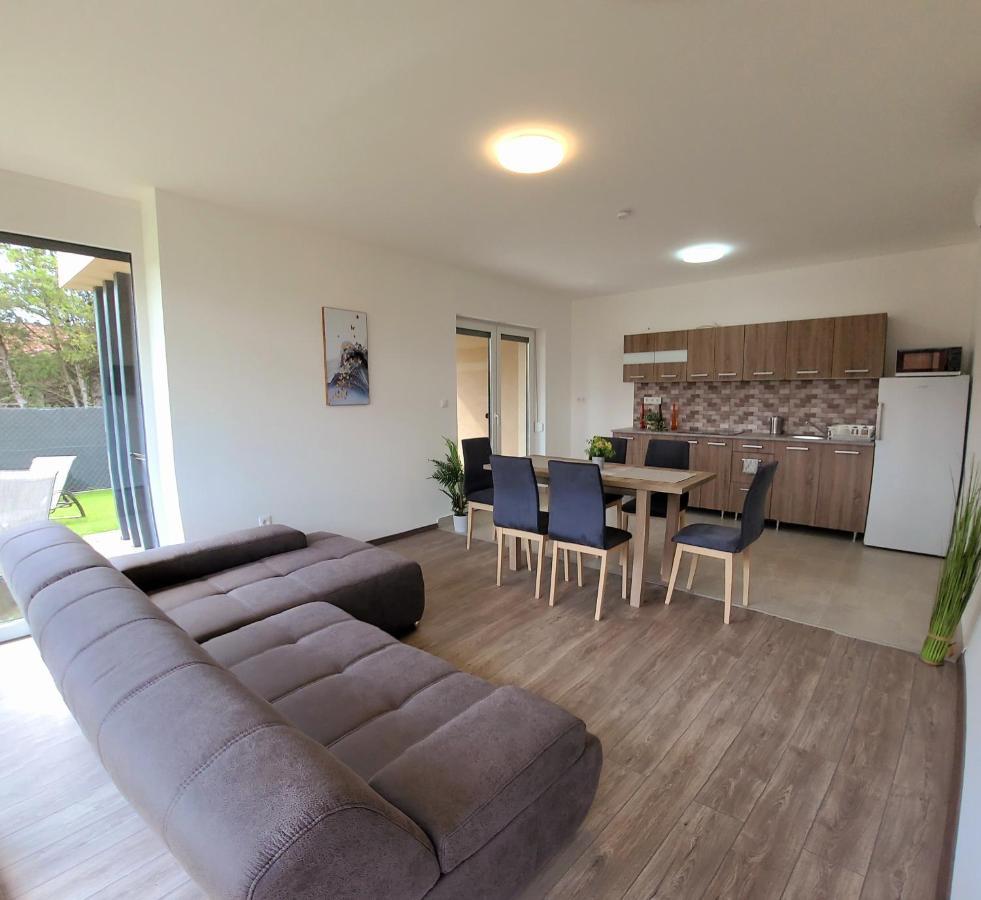 Zea Apartmanhaz Apartment Балатонфенивес Екстериор снимка