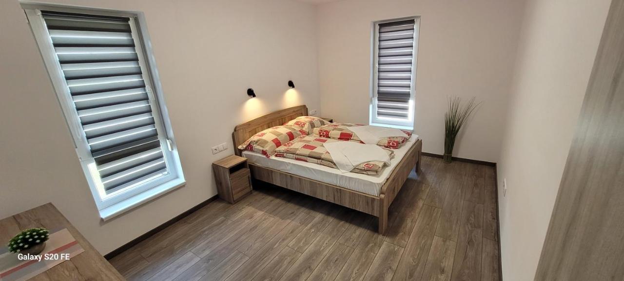 Zea Apartmanhaz Apartment Балатонфенивес Екстериор снимка