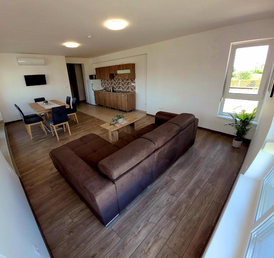 Zea Apartmanhaz Apartment Балатонфенивес Екстериор снимка