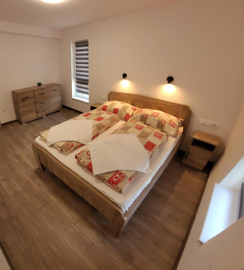 Zea Apartmanhaz Apartment Балатонфенивес Екстериор снимка