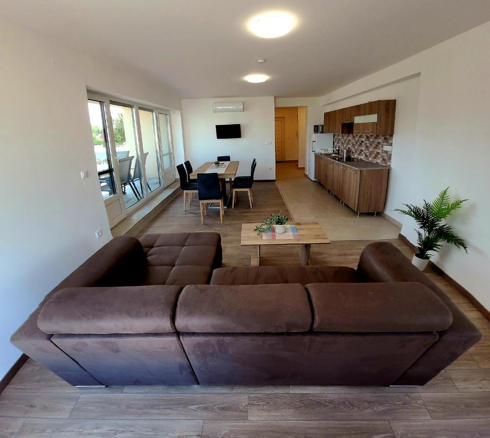Zea Apartmanhaz Apartment Балатонфенивес Екстериор снимка