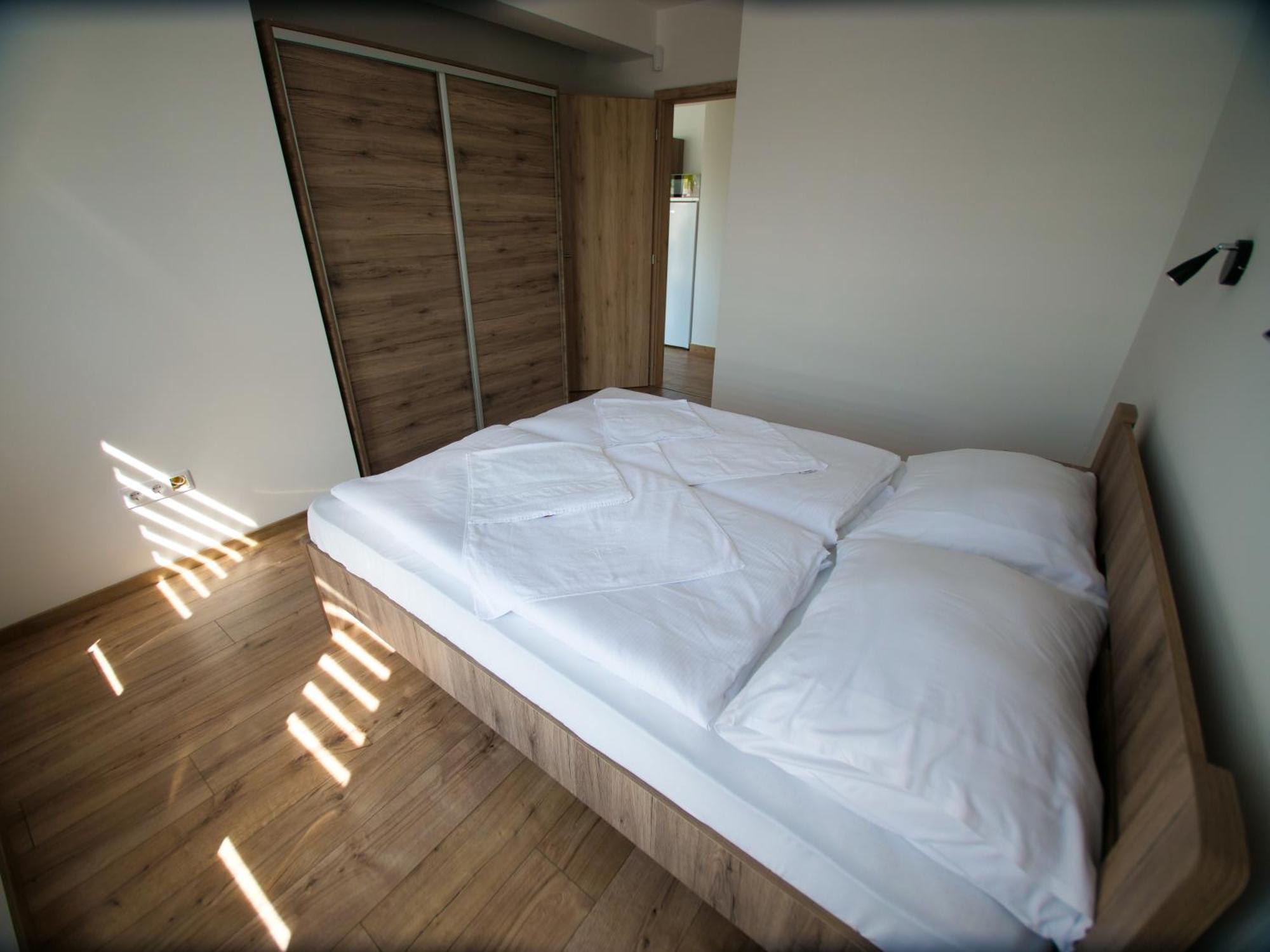 Zea Apartmanhaz Apartment Балатонфенивес Екстериор снимка