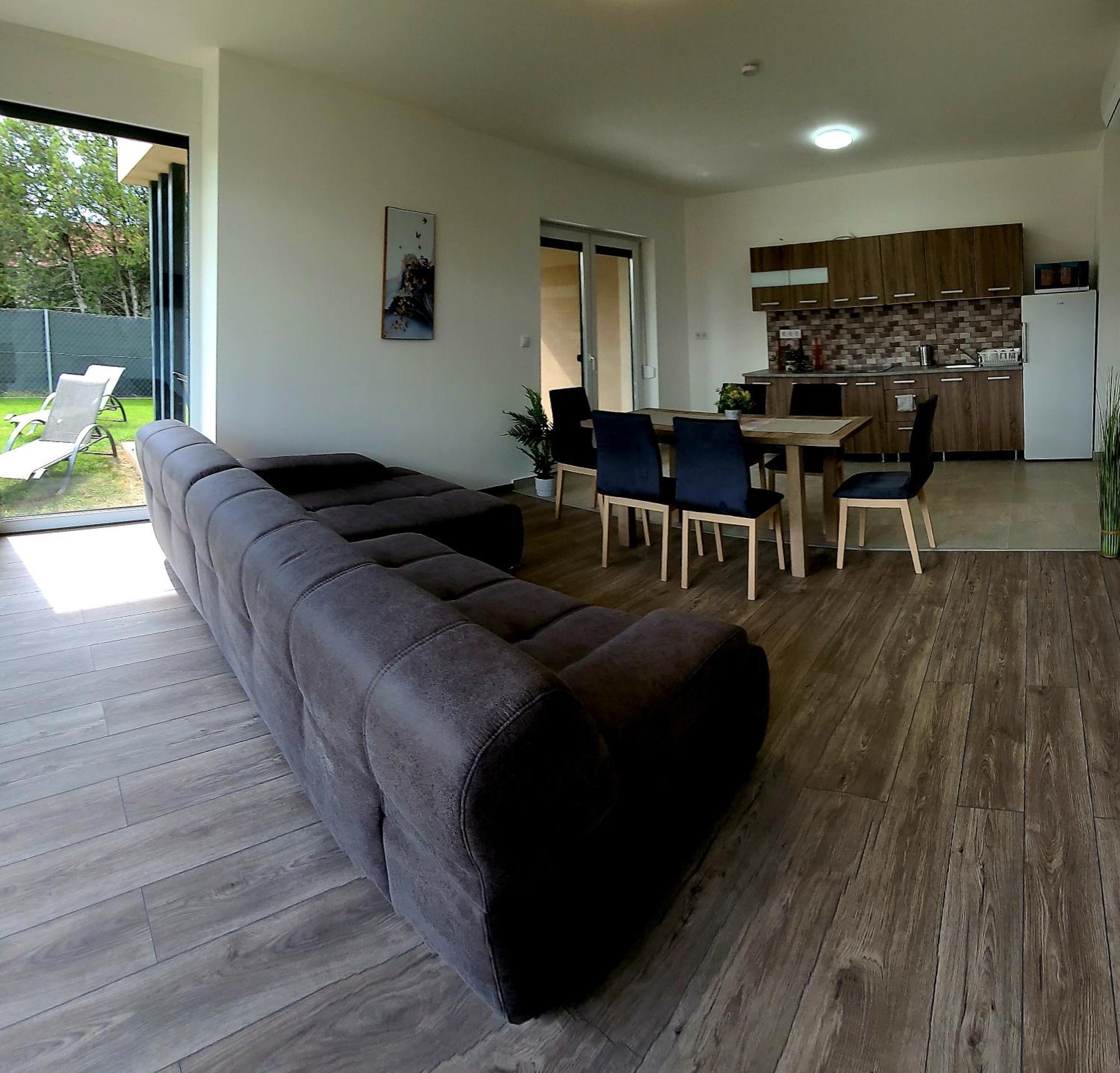 Zea Apartmanhaz Apartment Балатонфенивес Екстериор снимка